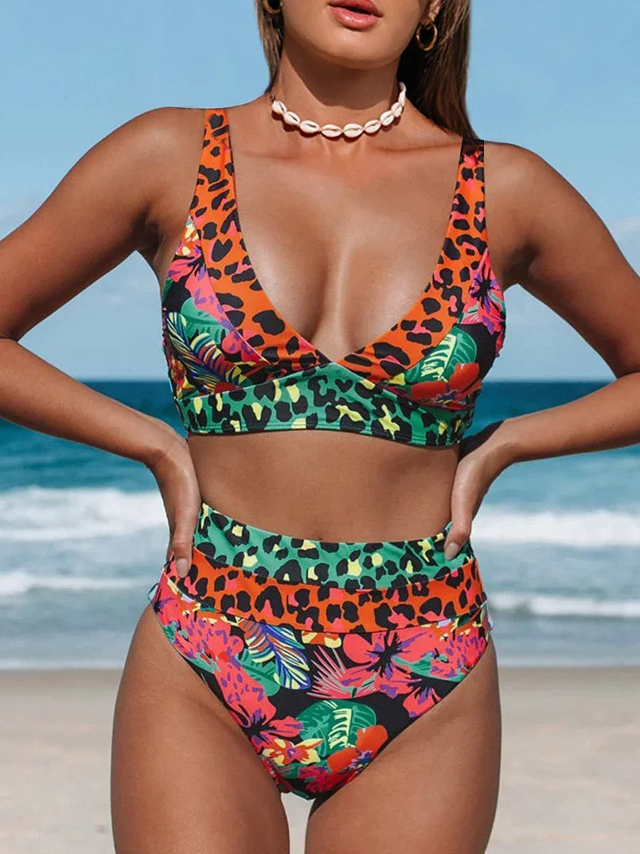 Bikini z wysokim stanem i kolorowym wzorem