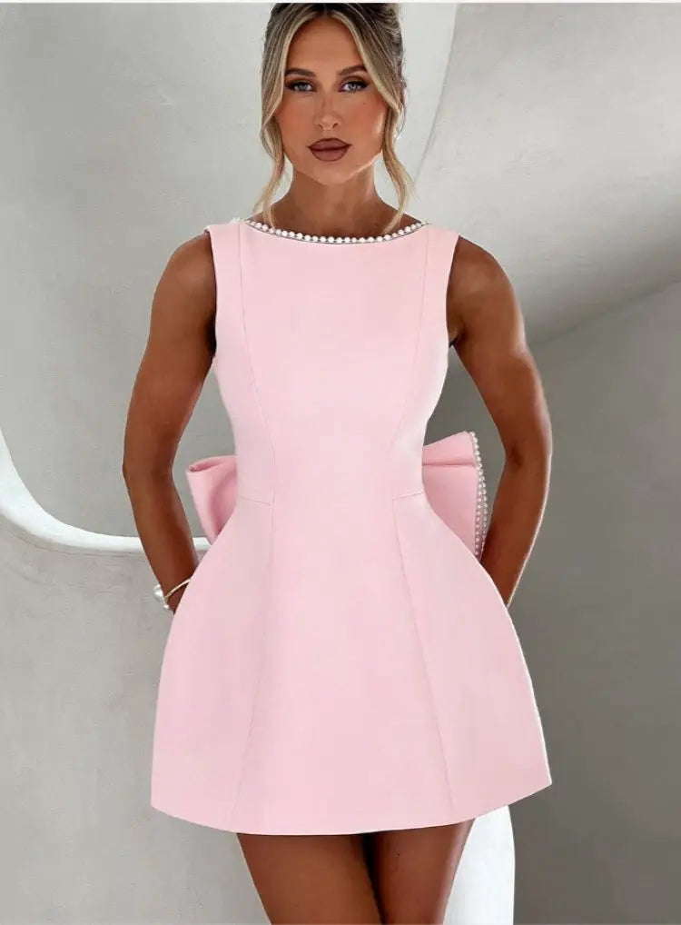 Elegancka Sukienka Mini z Ozdobną Kokardą – Sukienka Koktajlowa na Wesele i Wyjątkowe Okazje