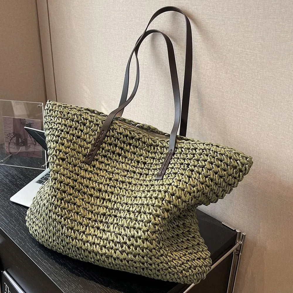 Duża pleciona torba plażowa – stylowa shopperka z naturalnego tworzywa