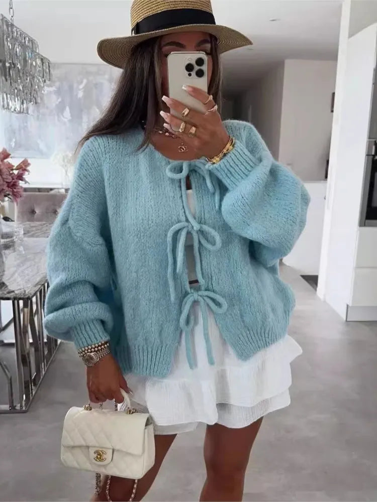 Damski sweter z wiązaniem – stylowy kardigan z ozdobnymi kokardami