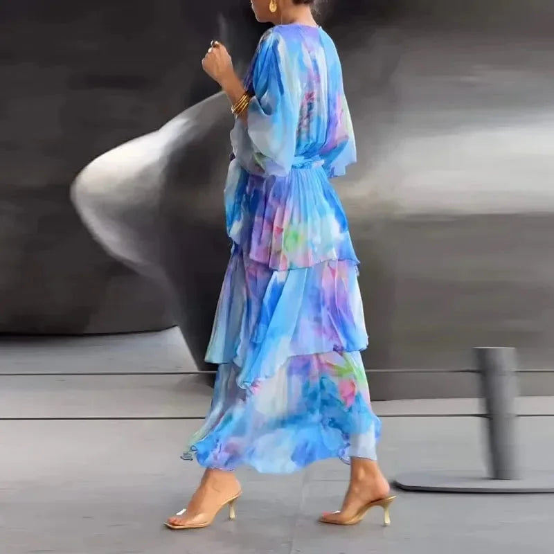 Długa zwiewna sukienka z falbanami i wiązaniem w talii