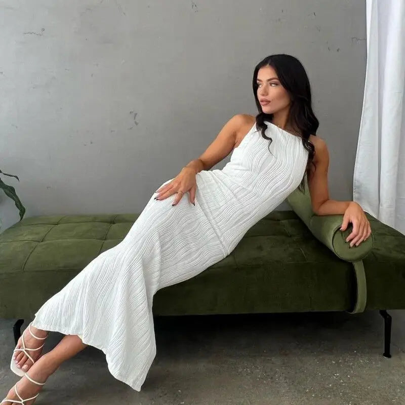 Elegancka sukienka maxi z teksturowaną tkaniną