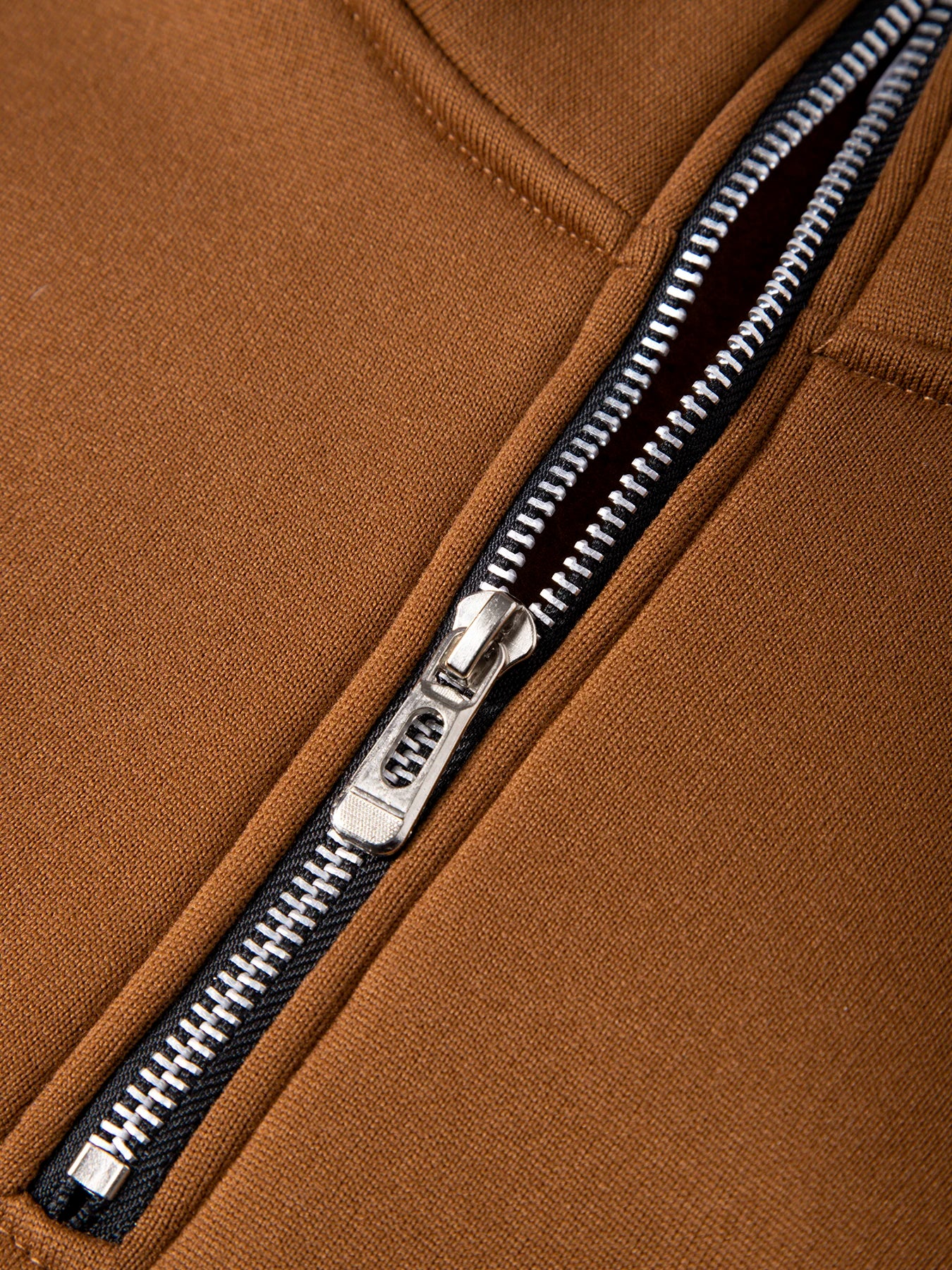 Męska bluza z zamkiem pod szyją i stójką – klasyczny krój