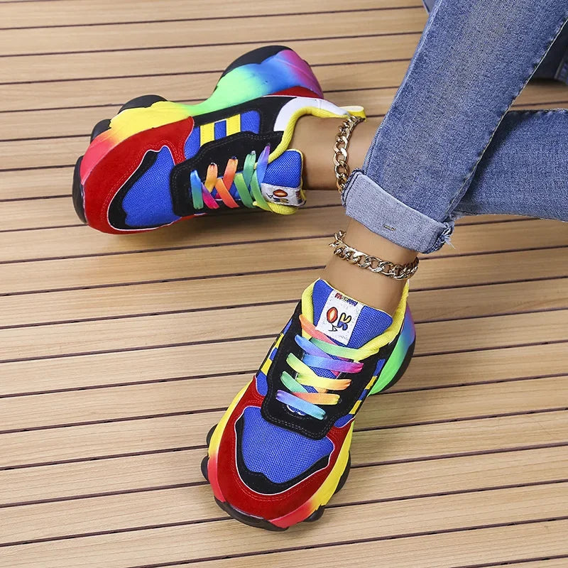 Kolorowe sneakersy damskie na platformie – sportowy styl