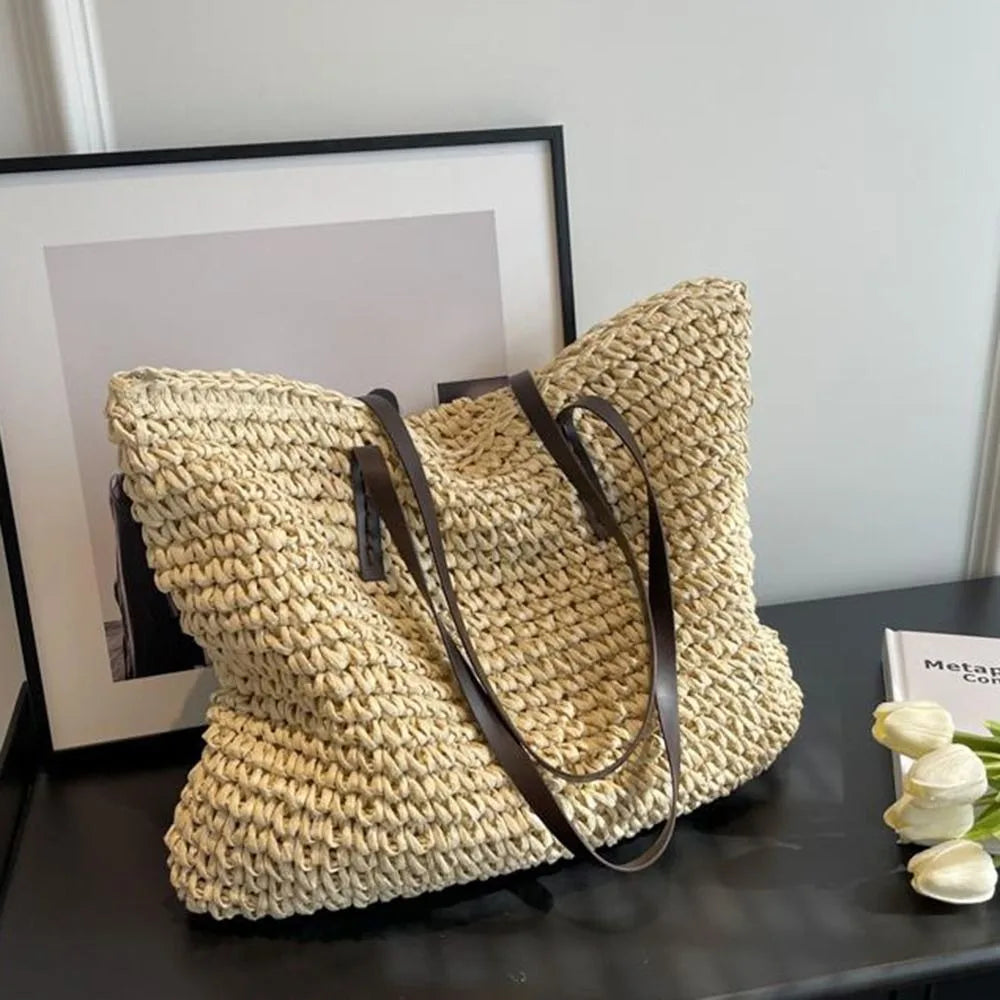 Duża pleciona torba plażowa – stylowa shopperka z naturalnego tworzywa