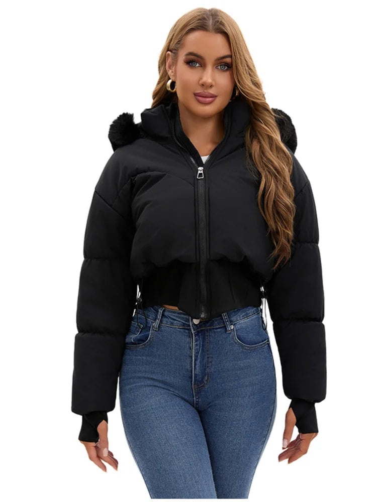 Damska krótka kurtka zimowa z kapturem i futerkiem – ocieplana puchówka z zamkiem