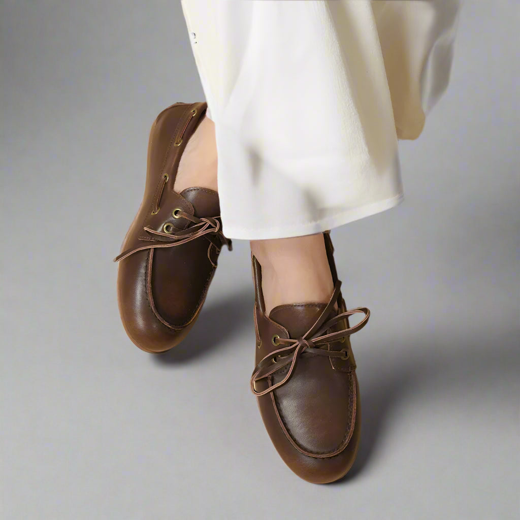 Damskie mokasyny skórzane z wiązaniem i niską podeszwą