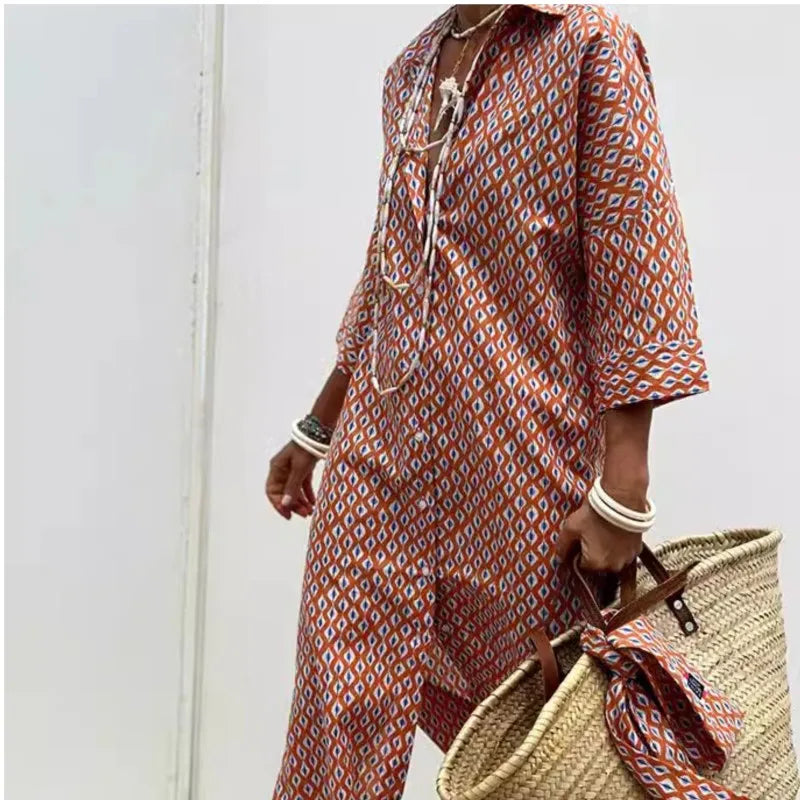 Sukienka koszulowa w paski z rozcięciami po bokach – lekka na lato i plażę