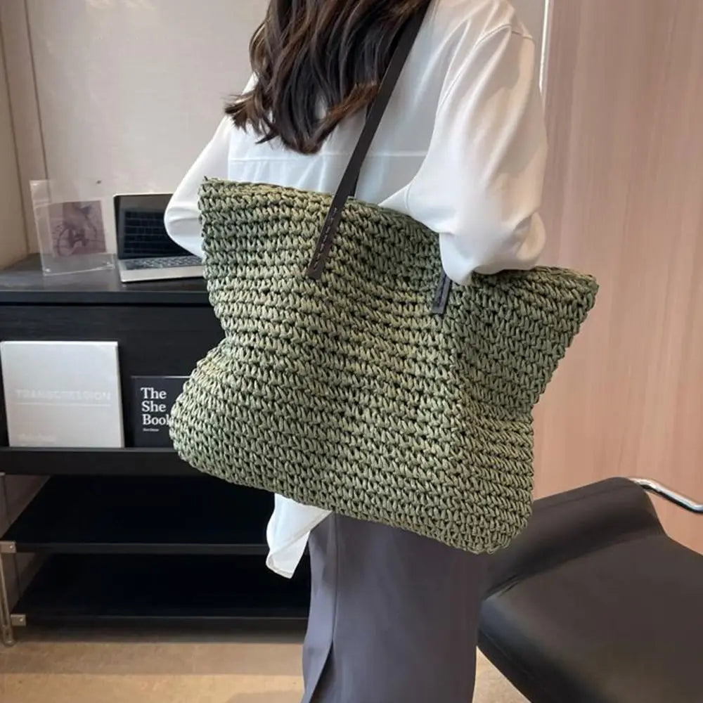 Duża pleciona torba plażowa – stylowa shopperka z naturalnego tworzywa