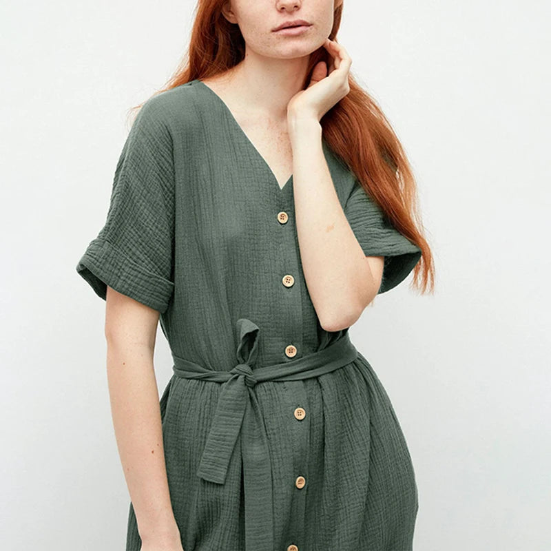 Muślinowa sukienka midi z guzikami i paskiem – z dekoltem V i krótkim rękawem