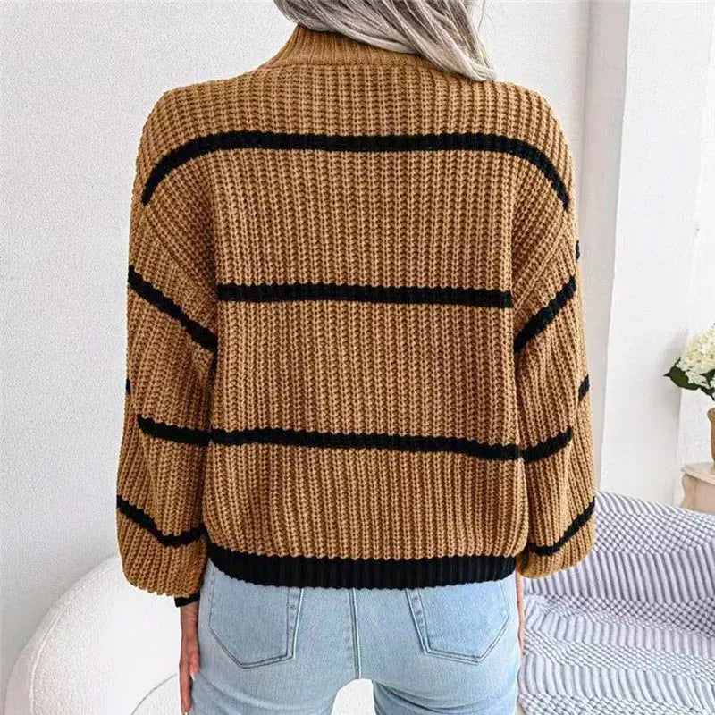 Damski stylowy sweter w paski z wysokim kołnierzem