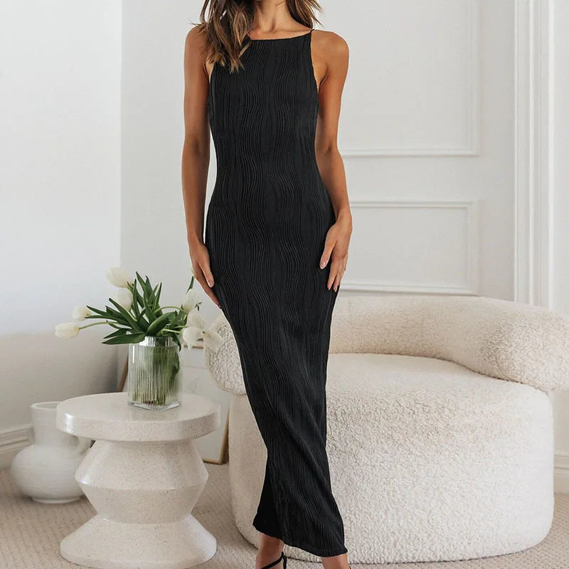 Elegancka sukienka maxi z teksturowaną tkaniną
