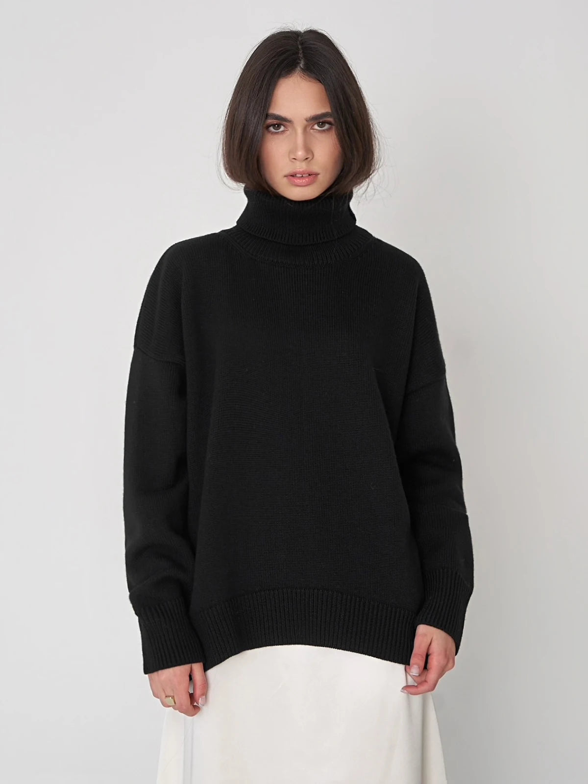 Damski sweter z golfem oversize – ciepły i miękki na jesień i zimę