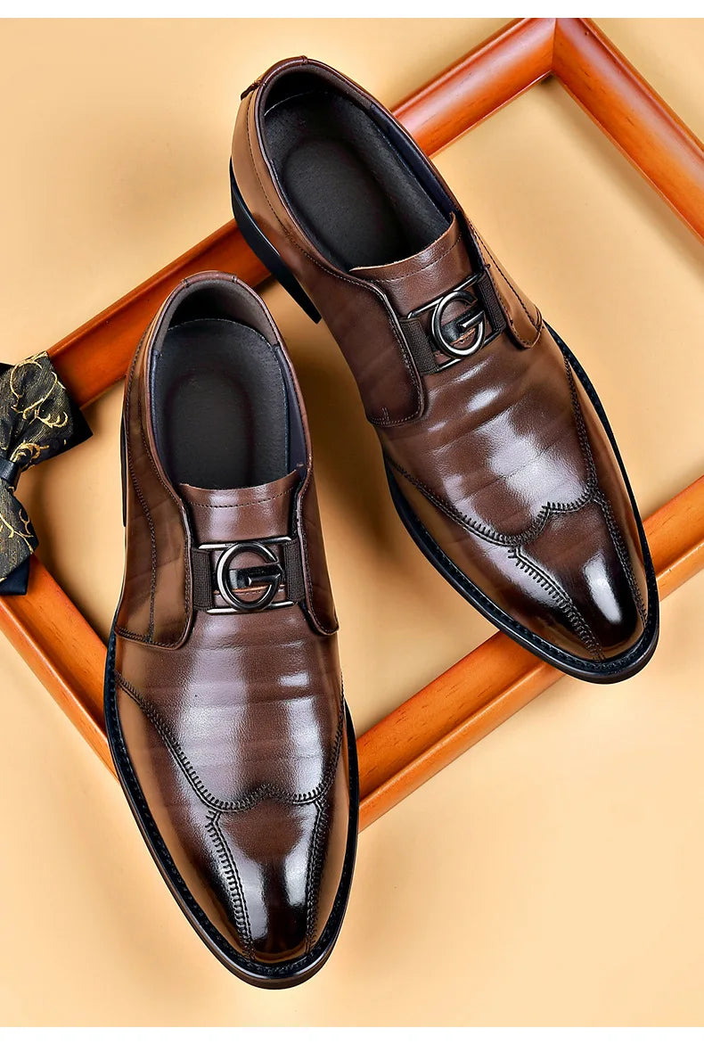 Męskie półbuty eleganckie wsuwane ze skóry z metalową ozdobą