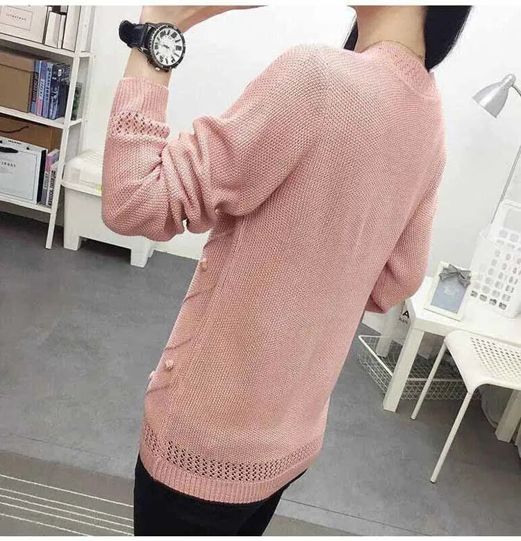 Damski sweter z ozdobnymi detalami