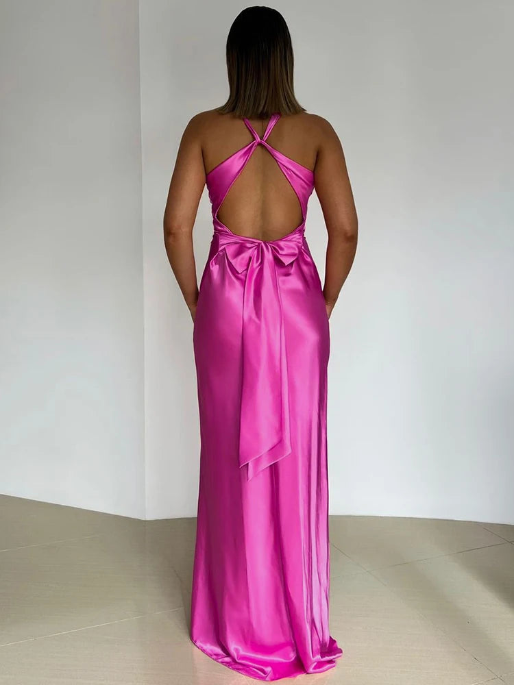 Satynowa sukienka wieczorowa midi z dekoltem halter i odkrytymi plecami – elegancka na lato