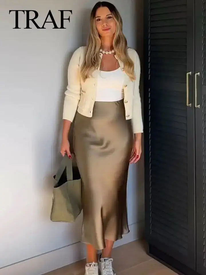 Elegancka satynowa spódnica midi