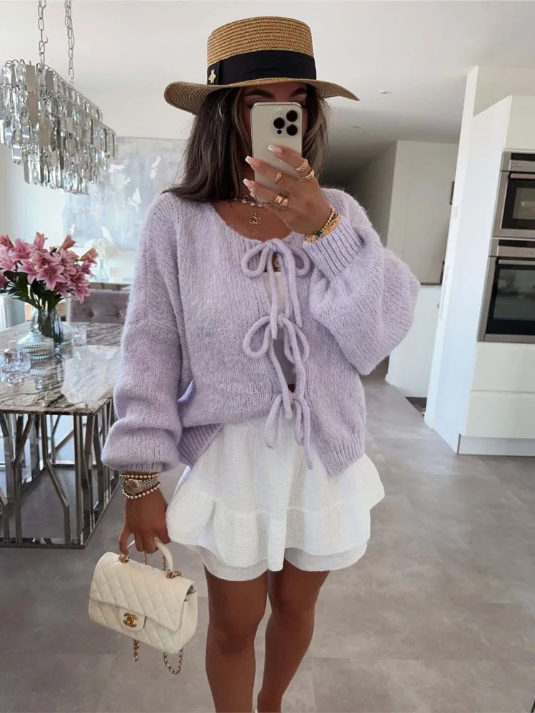 Damski sweter z wiązaniem – stylowy kardigan z ozdobnymi kokardami