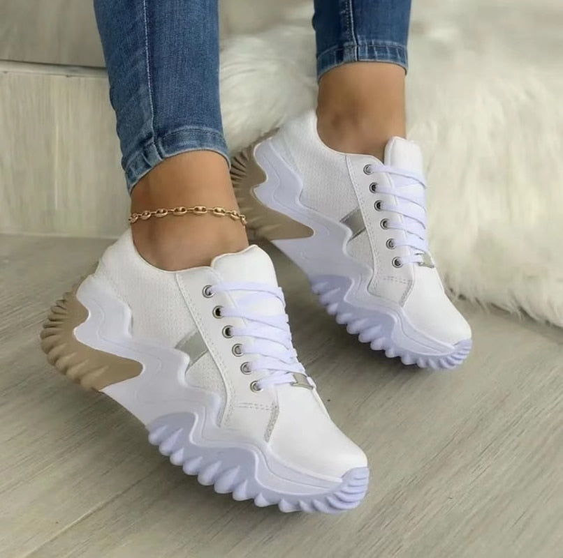 Damskie buty sportowe z wysoką falistą podeszwą