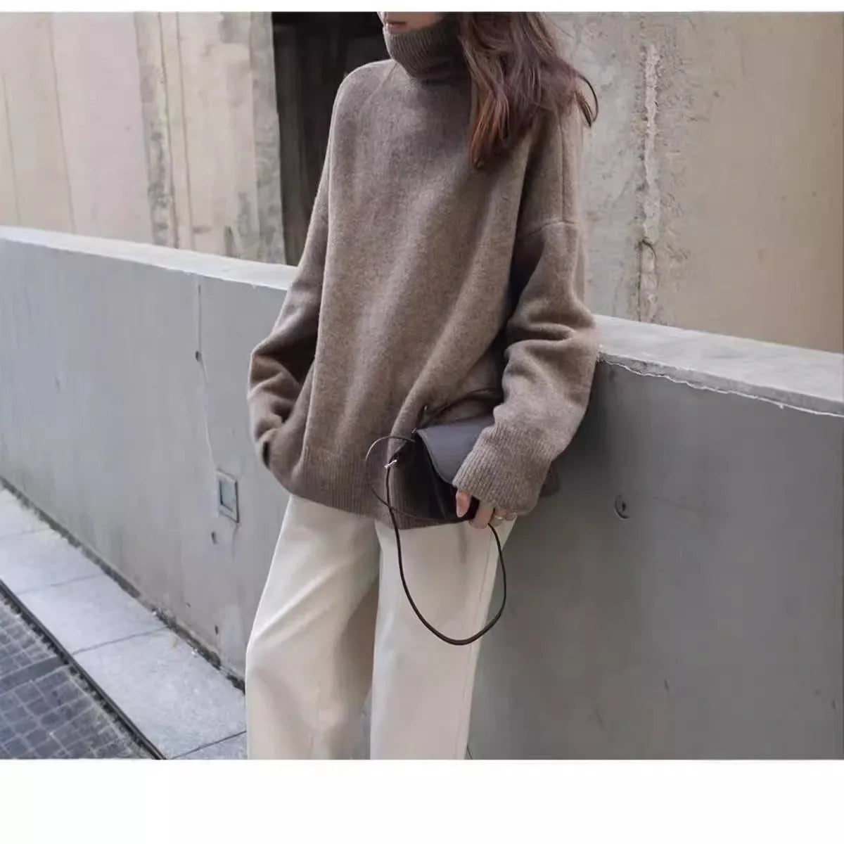 Damski sweter z golfem z miękkiej dzianiny – ciepły i stylowy na jesień i zimę