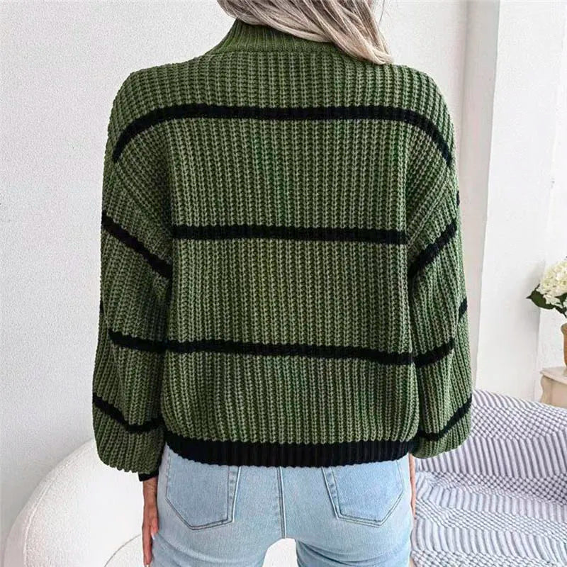 Damski stylowy sweter w paski z wysokim kołnierzem