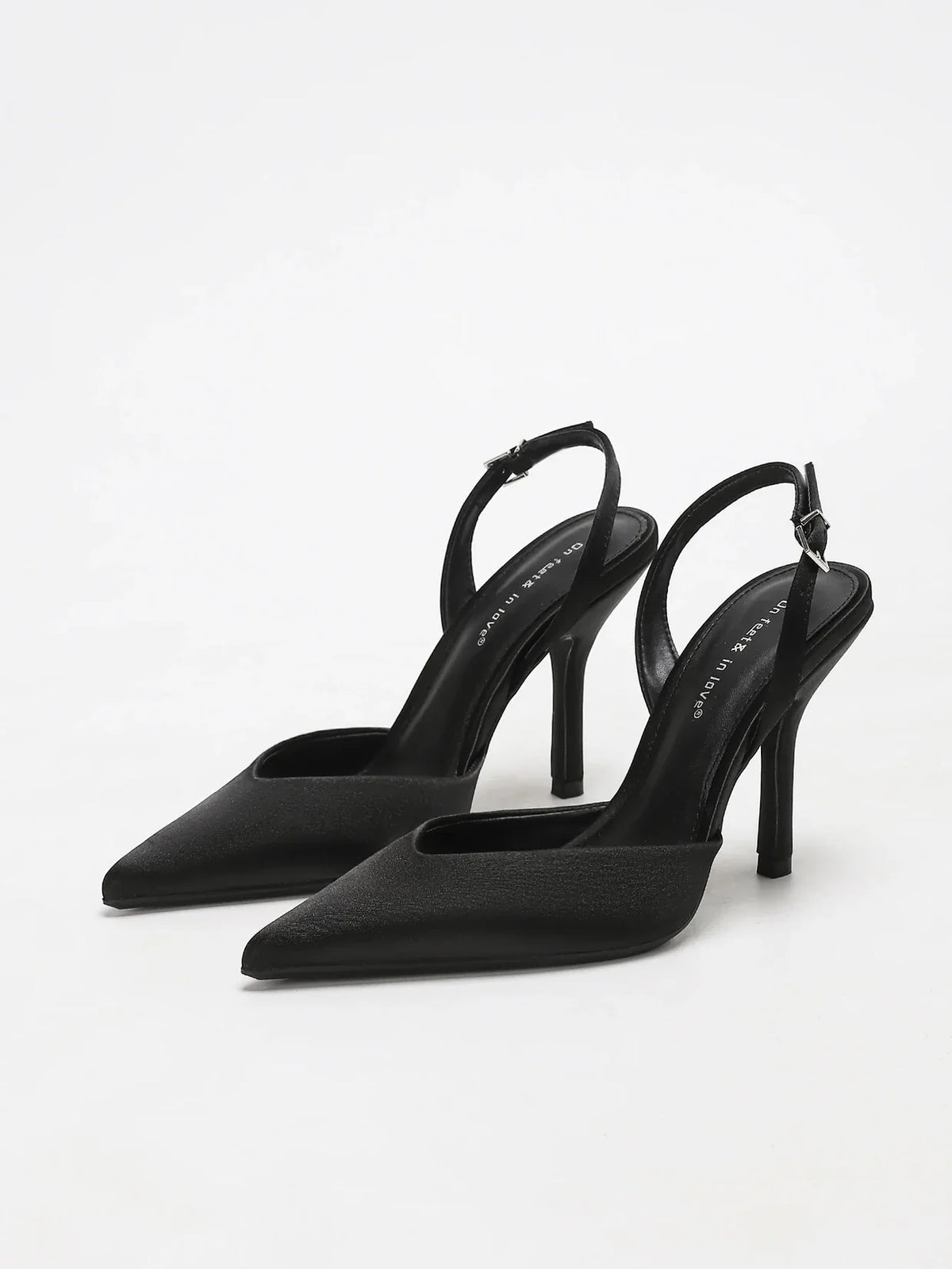Eleganckie Szpilki Slingback z Satynowym Wykończeniem i Szpiczastym Noskiem