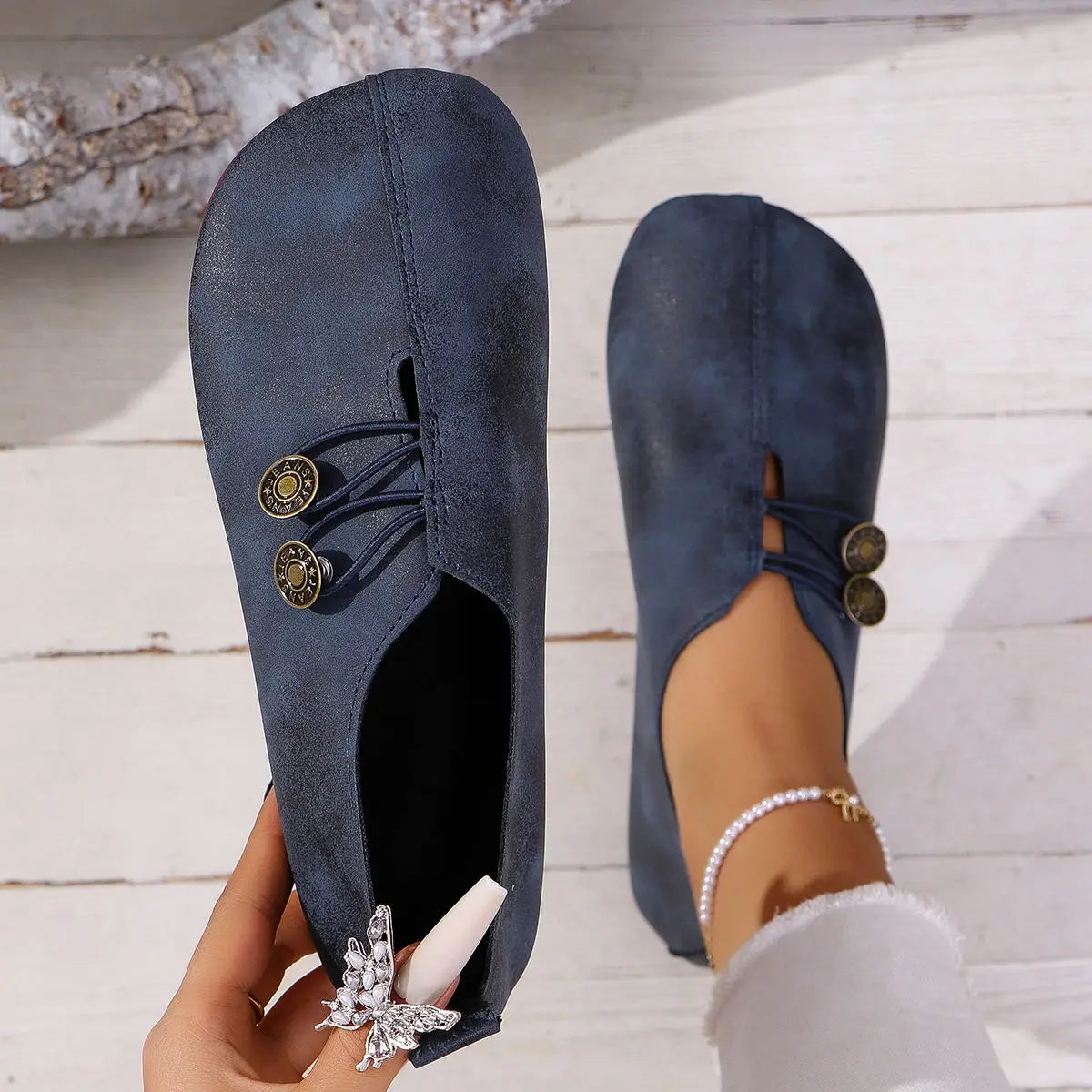 Damskie płaskie buty vintage z ozdobnym zapięciem