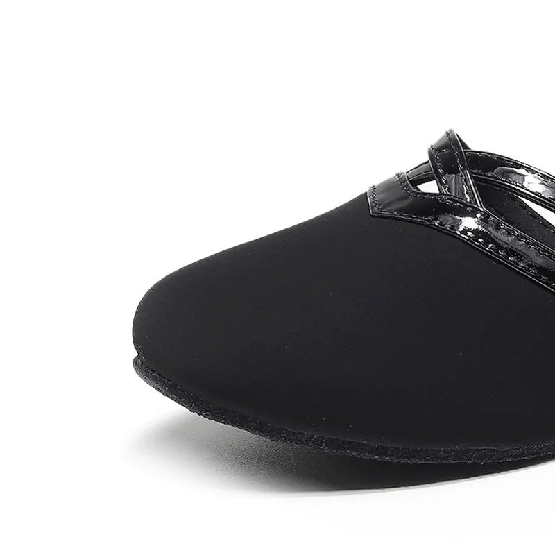 Damskie czółenka na niskim obcasie z paskami i zapięciem na kostce – eleganckie i wygodne