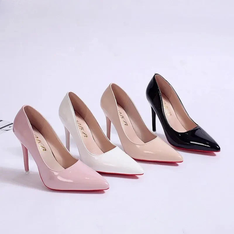 Klasyczne szpilki lakierowane – eleganckie buty na wysokim obcasie