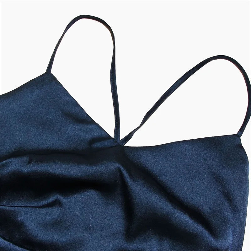 Suknia wieczorowa satynowa z rozcięciem – elegancka długa sukienka na ramiączkach