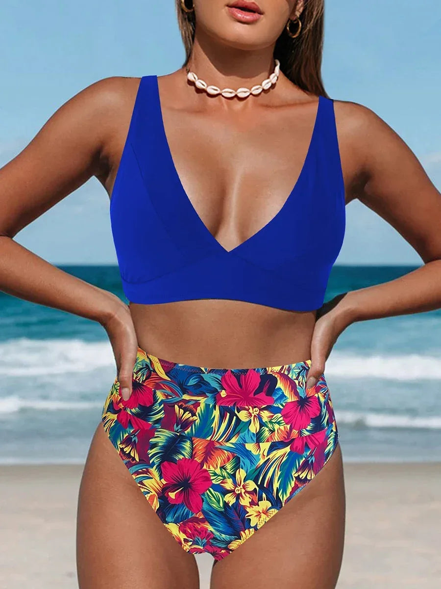 Bikini z wysokim stanem i kolorowym wzorem