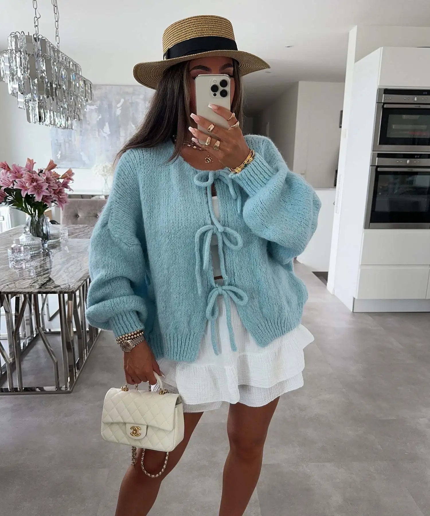 Damski sweter z wiązaniem – stylowy kardigan z ozdobnymi kokardami