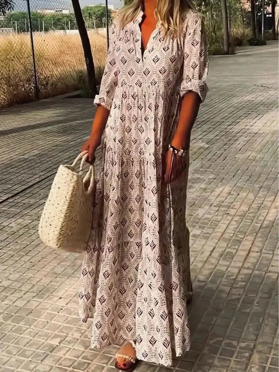 Długa letnia sukienka w boho stylu z lekkiego materiału i dekoltem V