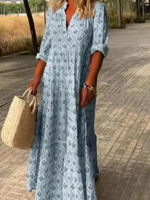 Długa letnia sukienka w boho stylu z lekkiego materiału i dekoltem V