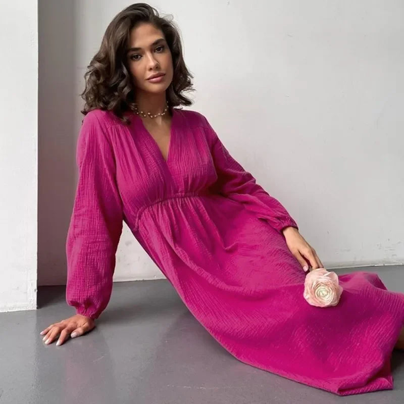 Muślinowa sukienka midi z dekoltem V i długim rękawem – luźna i przewiewna na lato