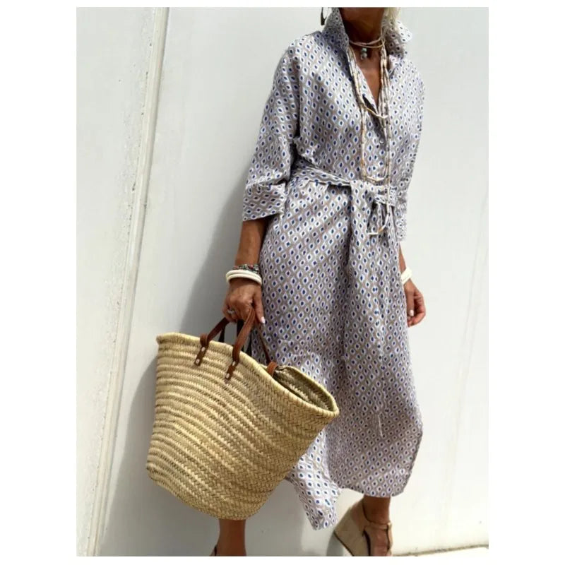 Sukienka koszulowa w paski z rozcięciami po bokach – lekka na lato i plażę