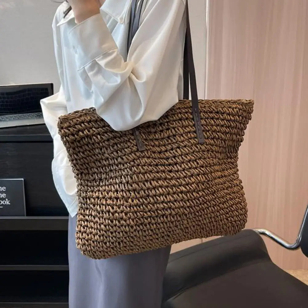Duża pleciona torba plażowa – stylowa shopperka z naturalnego tworzywa