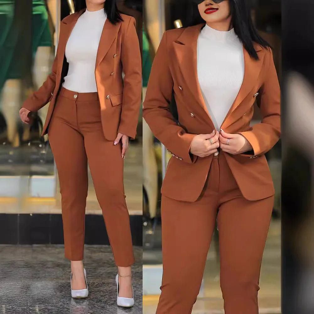 Elegancki damski garnitur dwuczęściowy z dopasowanymi spodniami