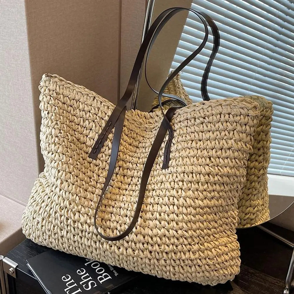 Duża pleciona torba plażowa – stylowa shopperka z naturalnego tworzywa