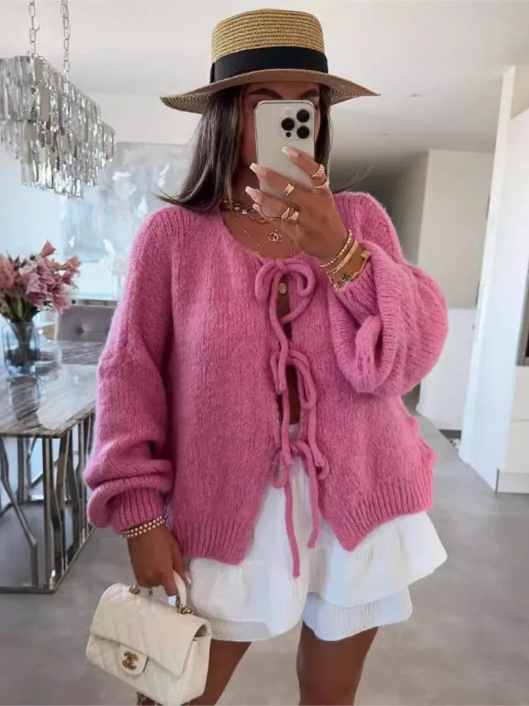 Damski sweter z wiązaniem – stylowy kardigan z ozdobnymi kokardami