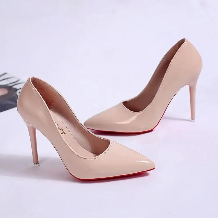 Klasyczne szpilki lakierowane – eleganckie buty na wysokim obcasie