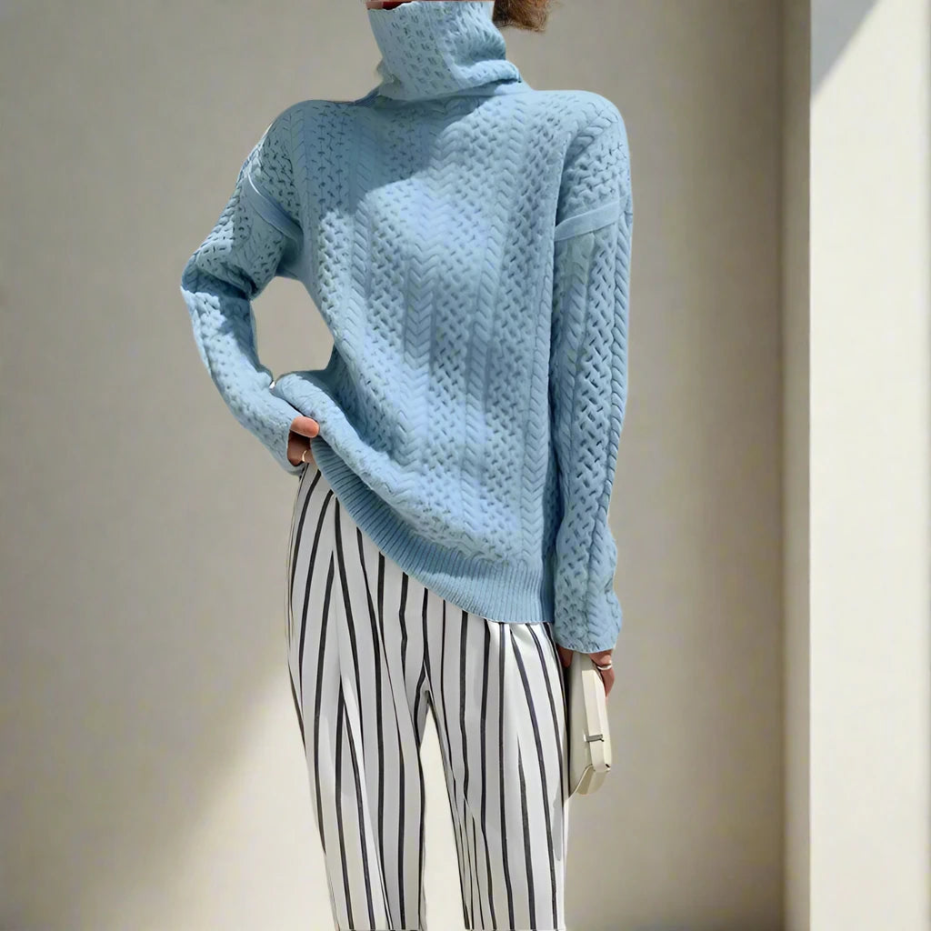 Kaszmirowy damski sweter z golfem i wzorem warkoczowym