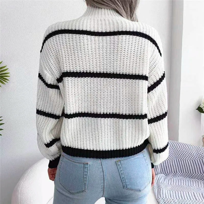 Damski stylowy sweter w paski z wysokim kołnierzem