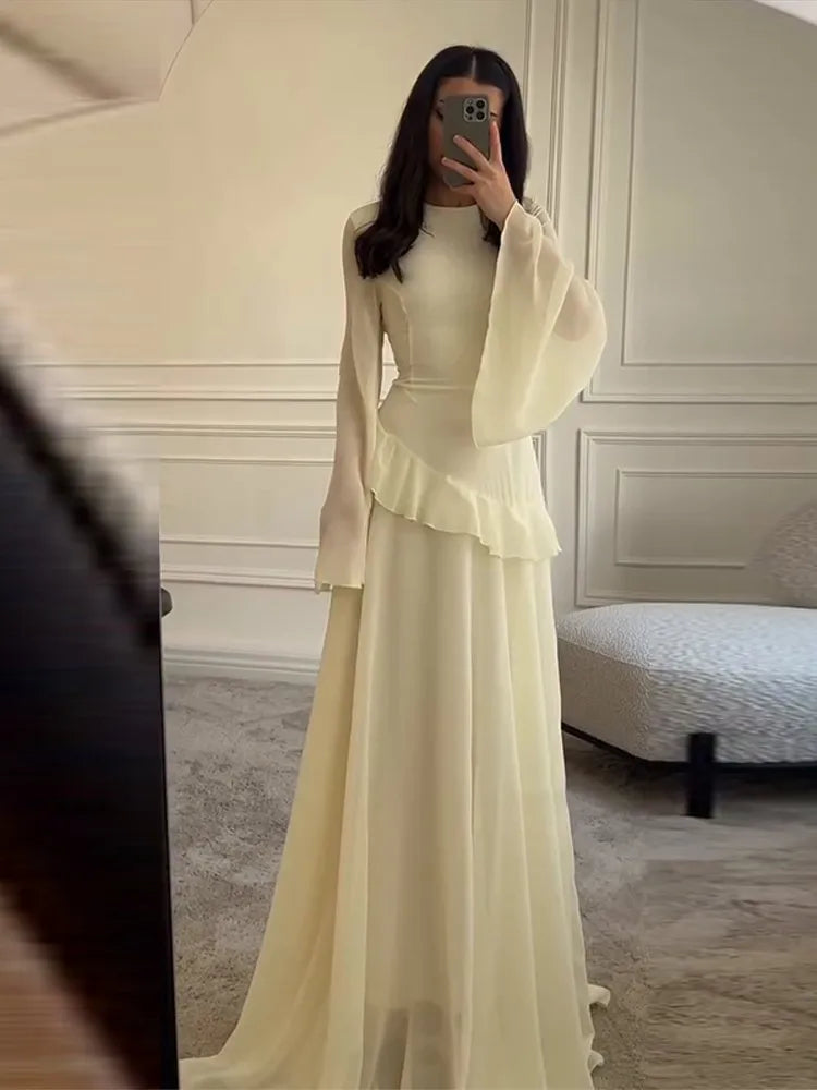 Sukienka Maxi z Długim Rękawem, Falbanami i Warstwowym Dołem