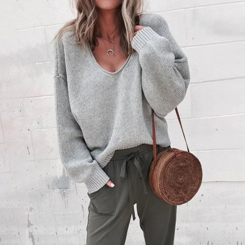 Damski sweter oversize z dekoltem w serek – luźny sweter casual na jesień i zimę