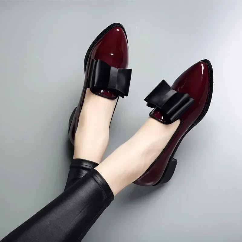 Eleganckie Damskie Lakierowane Mokasyny z Wstążką
