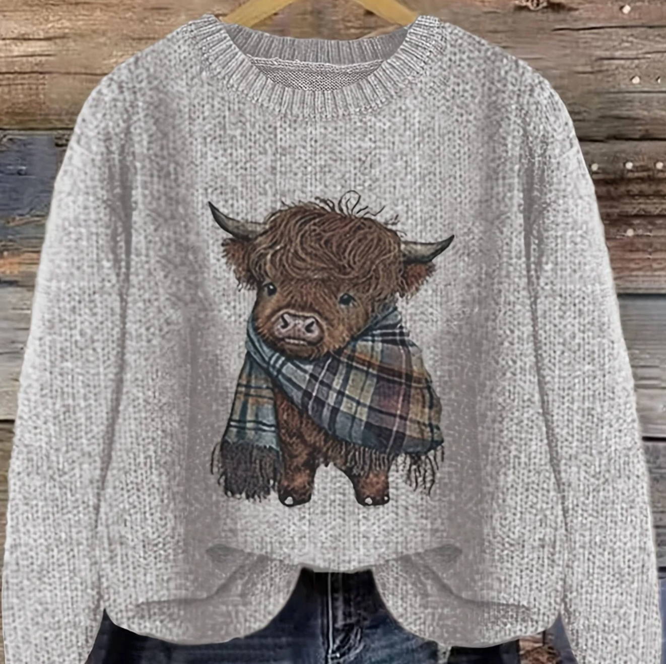 Damski Sweter z Nadrukiem Krowy Highland i Okrągłym Dekoltem