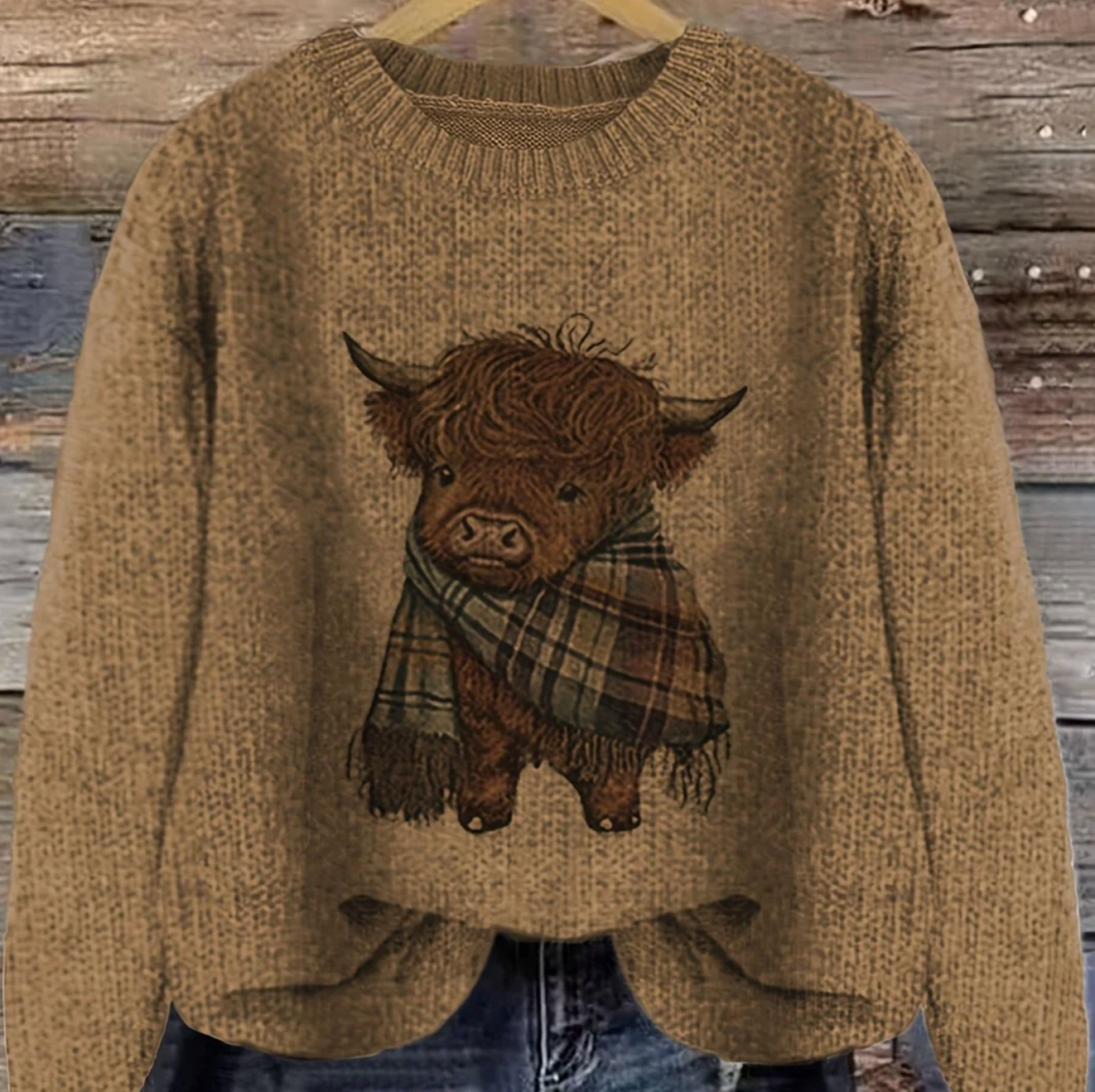 Damski Sweter z Nadrukiem Krowy Highland i Okrągłym Dekoltem