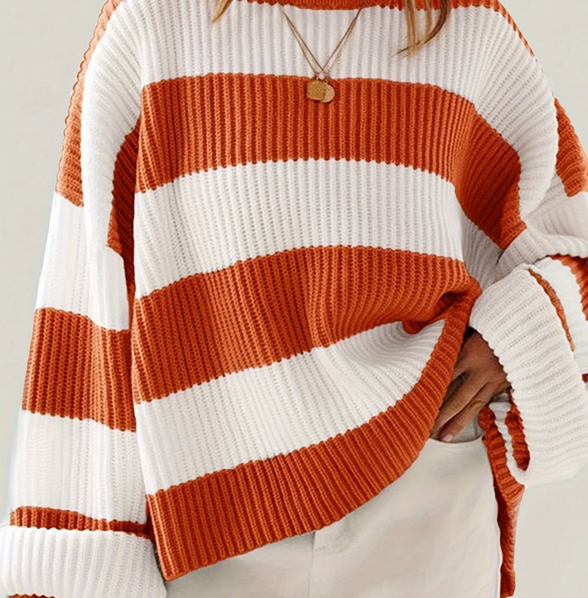Damski Sweter Oversize w Paski z Okrągłym Dekoltem