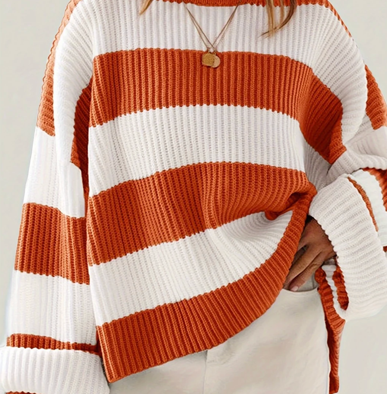 Damski Sweter Oversize w Paski z Okrągłym Dekoltem